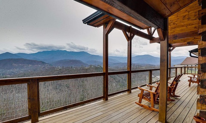 Chalet Village North Cabin | Gatlinburg - Misty Mountain Memories - 6 Bedroom - Sleeps 18