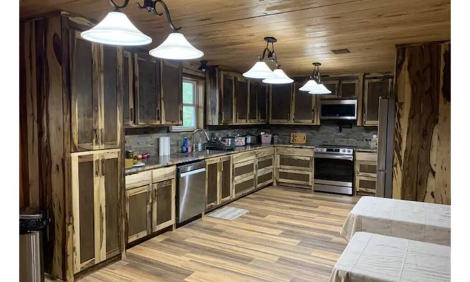 Stone County House | Gator Dogs Getaway Black Creek Rental