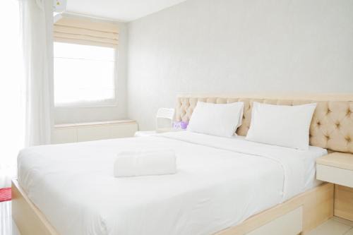 Ciputat Apartment | Gaudy Studio at Baileys Apartment by Travelio