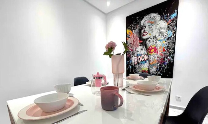 Gauthier Apartment | Gauthier Living 06-Colorful 2 Bedroom in the heart
