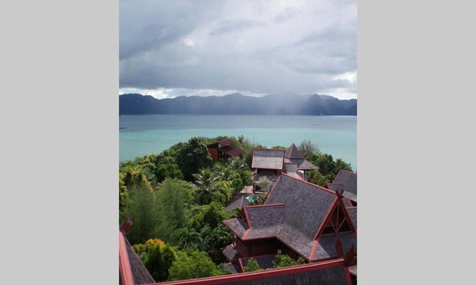 Pantai Tengah Villa | Gaze 2: Modern Tropical Seaview Villa