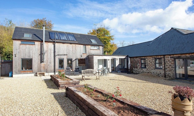 Black Torrington Cottage | 2 bedroom accommodation in Buckland Filleigh near Bideford