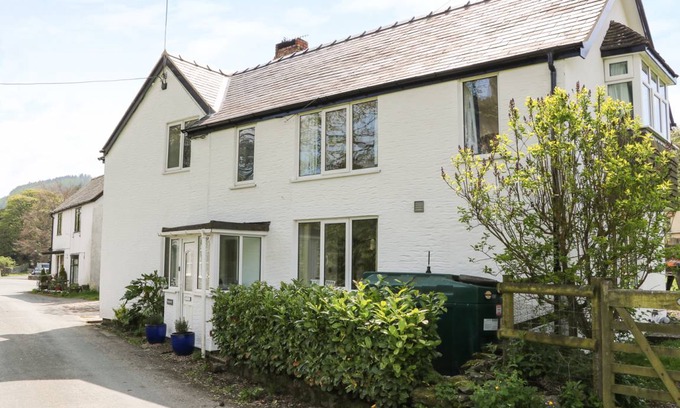 Llanarmon Dyffryn-Ceiriog Cottage | Cabin ∙ 3 bedrooms ∙ 5 guests