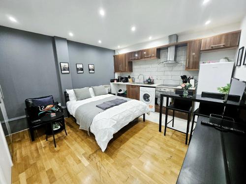 Whitechapel Apartment | GDY0 - The Green Dragon Apartment