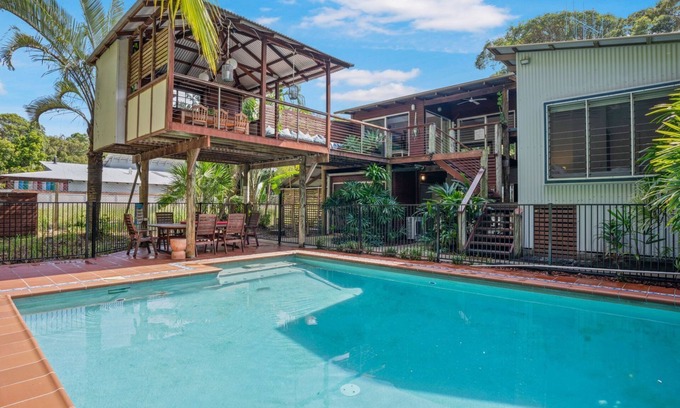 Rainbow Beach House | Gecko's Rest - Rainbow Shores. Executive Beach House - Pet Friendly Too! Wi-fi. Pool