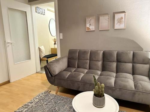 Neumuenster Apartment | Gemütliche 2-Zimmer Wohnung im Zentrum