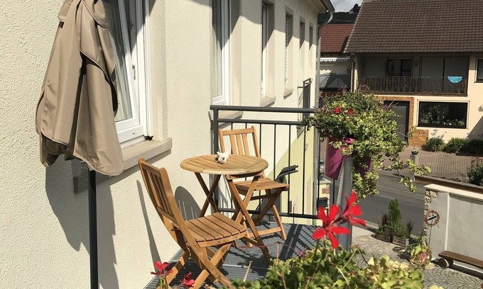 Nordheim a. Main Apartment | Gemütliche 45qm Ferienwohnung mit Balkon, kostenfreies Parken und WLAN
