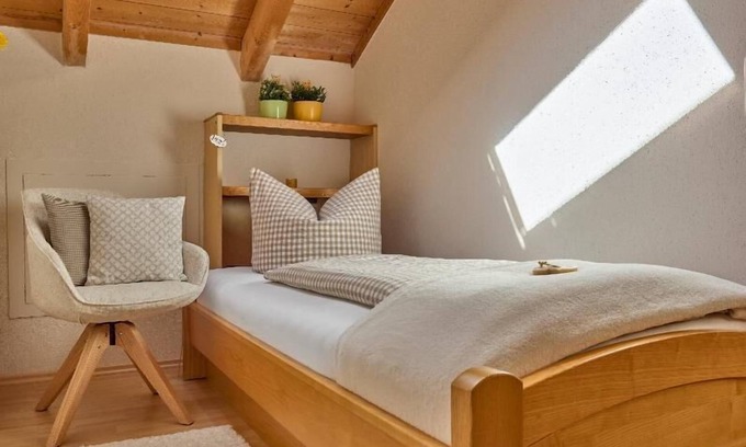 Frauenau Apartment | Gemütliche 57 qm Dachgeschoss-Wohnung - allergikerfreundlich
