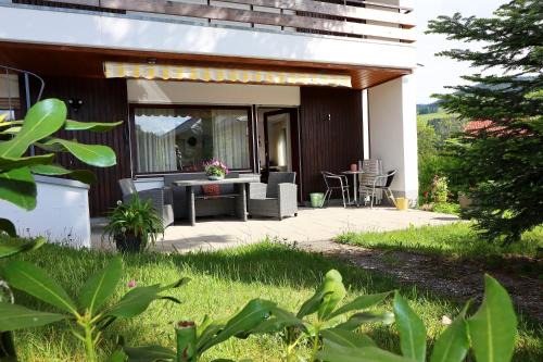 Bernau Apartment | Gemütliche Fewo mit Sonnenterrasse