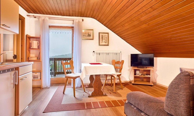 Rabenstein Apartment | Gemütliche Ferienwohnung mit großem überdachtem Süd-Balkon
