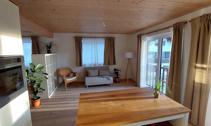 Kraftisried Apartment | Gemütliche Neue Wohnung in Altem Bauernhof im Ostallgäu