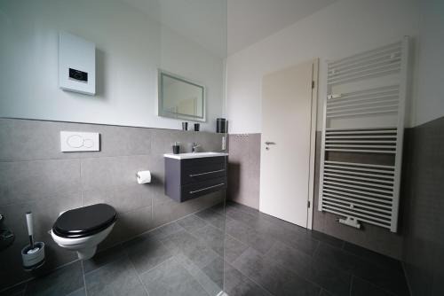Stadtbezirke VII Apartment | Gemütliche Suite im Erdgeschoss - WLAN
