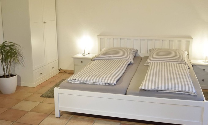 Lichtenberg Apartment | Gemütliches 50qm Ferienapartment mit großem Schlafraum, kostenfreies Parken und WLAN