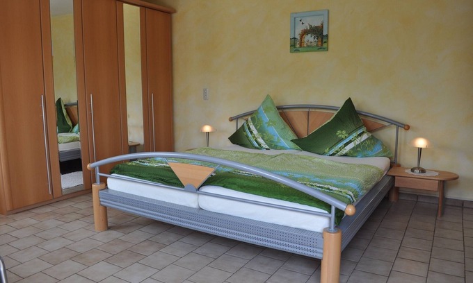 Vestenbergsgreuth Apartment | Gemütliches 78qm Feriendomizil mit Terrasse, kostenfreies WLAN, viel Natur