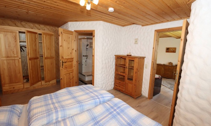 Lichtenberg Apartment | Gemütliches Zimmer mit Kostenfreiem Wlan und Parkplatz