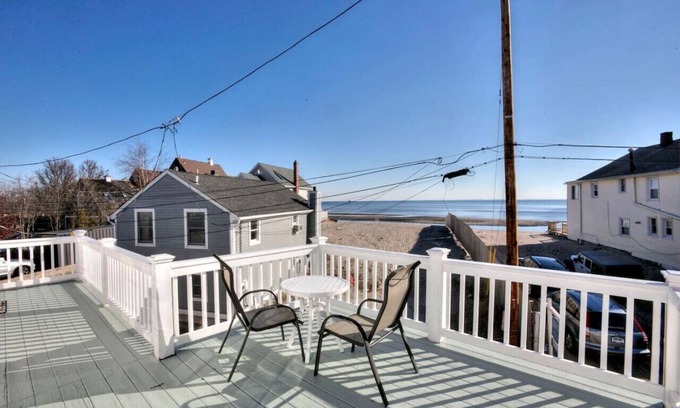 Fairfield House | Gem by the Sound - Fairfield Beachside Rental