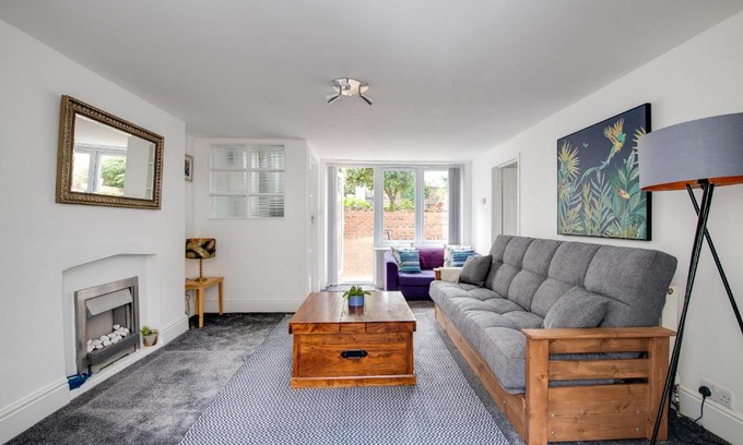 Portsmouth House | Gem of Southsea