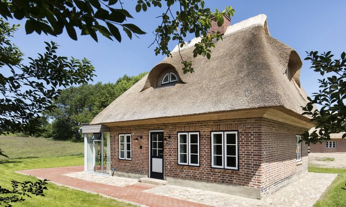 Holzdorf House | Gem under thatch with stove and sauna