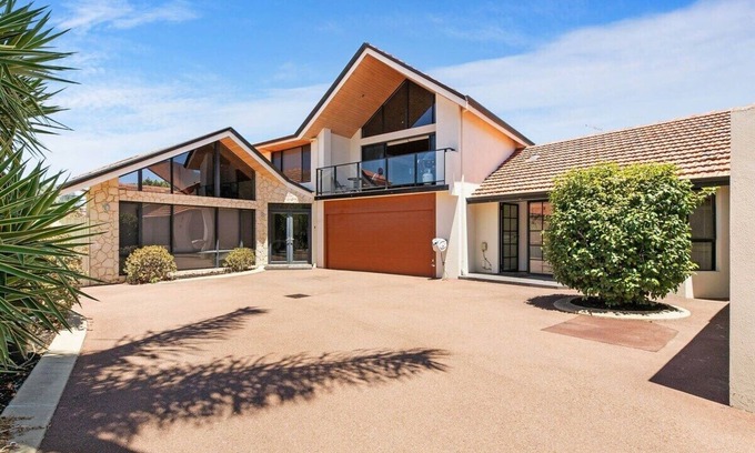 Applecross Apartment | Generous Riverside Living*3BR Swan River*Heathcote Park*