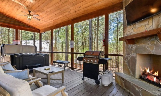 Broken Bow Cabin | Gentle Pines! Family Getaway! Couples! Game room, Patio TV, Hot Tub,