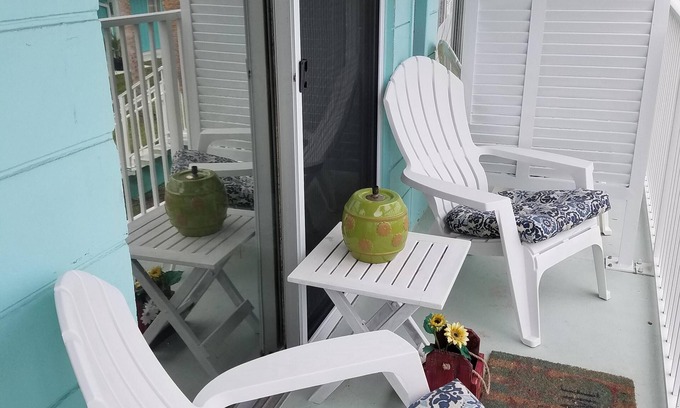 New Smyrna Beach Condo | Gently used owner occupied unit in a quiet well maintained complex