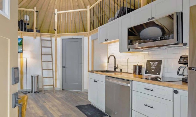 Canyon Lake Cabin | Gentry: Luxe Yurt-Cabin | Canyon Lake | Hot Tub