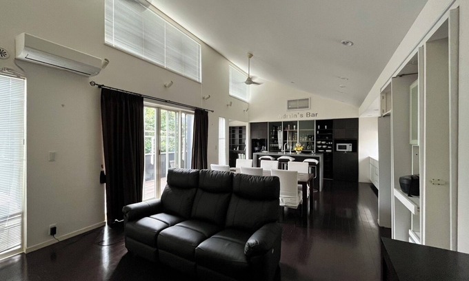 Setagaya House | Genuine suburban Tokyo living in modern big house. 10 mins by train to Shinjuku!