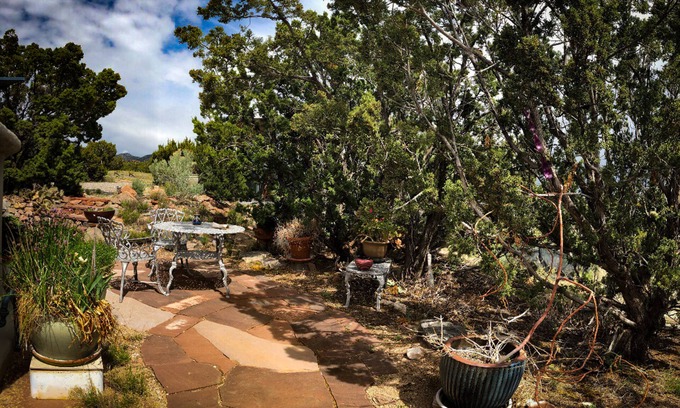 Canoncito House | Geodesic Dome/Spectacular Setting/Stunning Views
