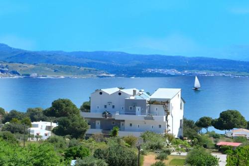 Pefkos Apartment | George Beach Studios
