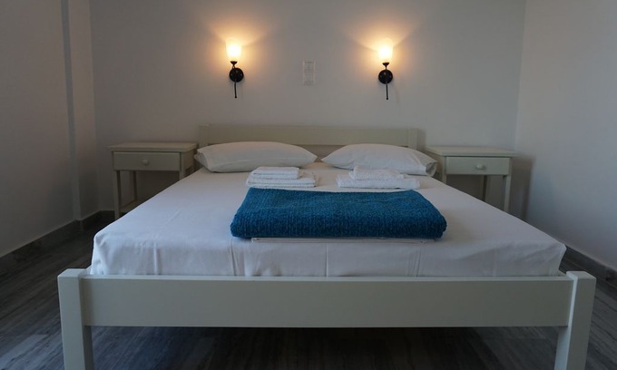 Piso Livadi House | George Guest House, in Logaras beach