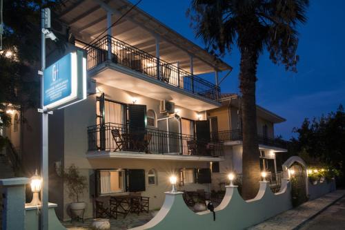 Kariotai Apartment | George House