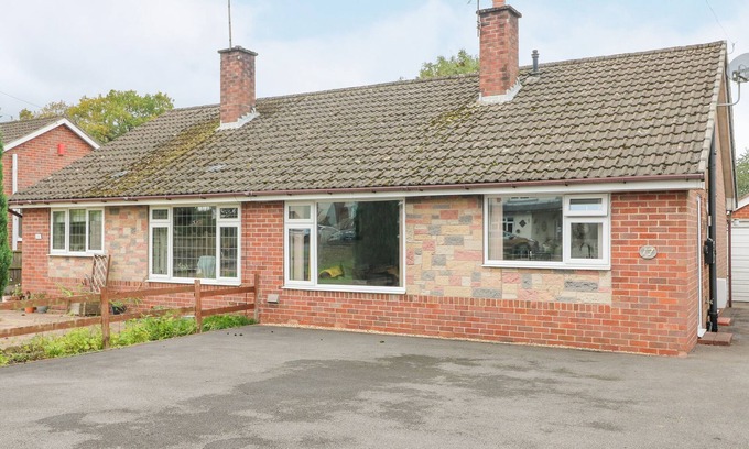 Kingsley Holt House | GEORGE'S PLACE, family friendly, with a garden in Kingsley