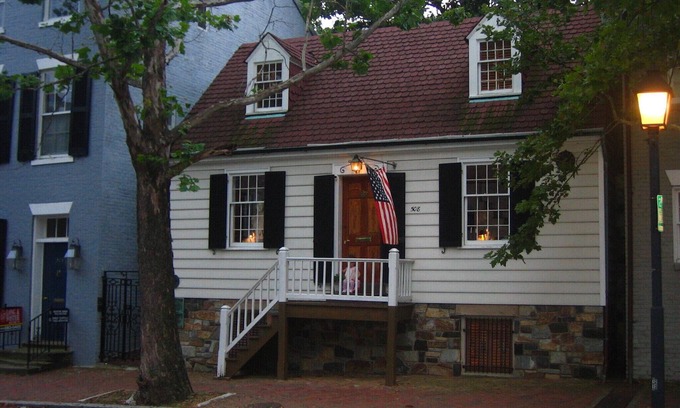 Old Town Alexandria House | George Washington Town House in Old Town Alexandria - Walk to Everything!