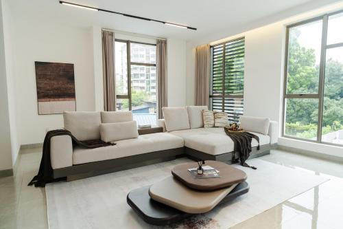 George Town House | Georgetown Modern Brown-Colored KTV 5BR 18pax H