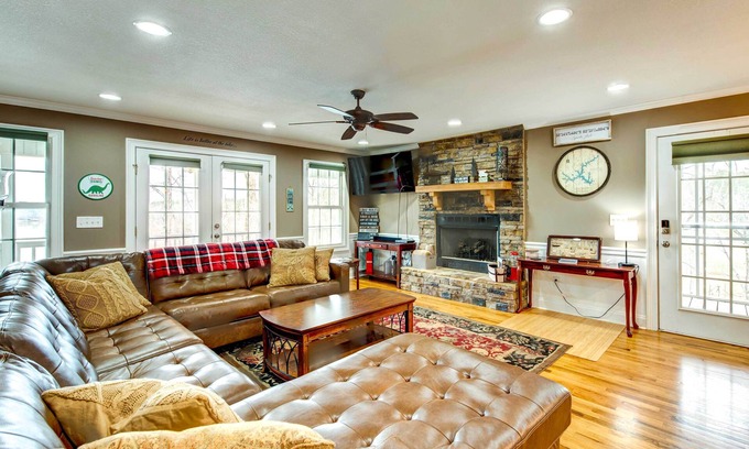 Milledgeville House | Georgia Home on Lake Sinclair w/Private Dock