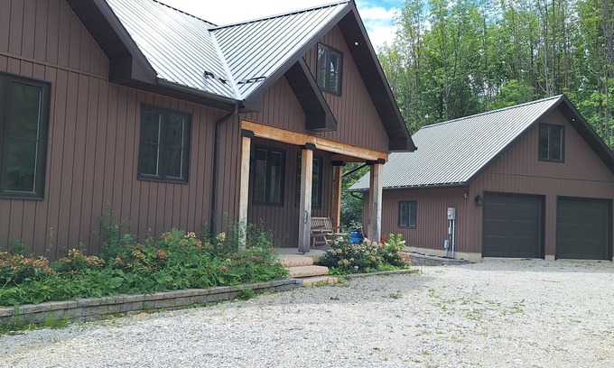 Meaford House | Georgian Bay Escape Cottage in Meaford. Cozy cottage with fireplace.