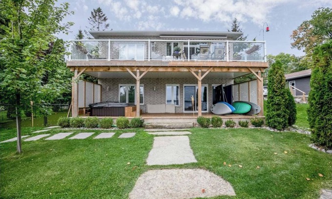 Victoria Harbour Cottage | Georgian Bay waterfront cottage in a quiet cove w/HOT TUB