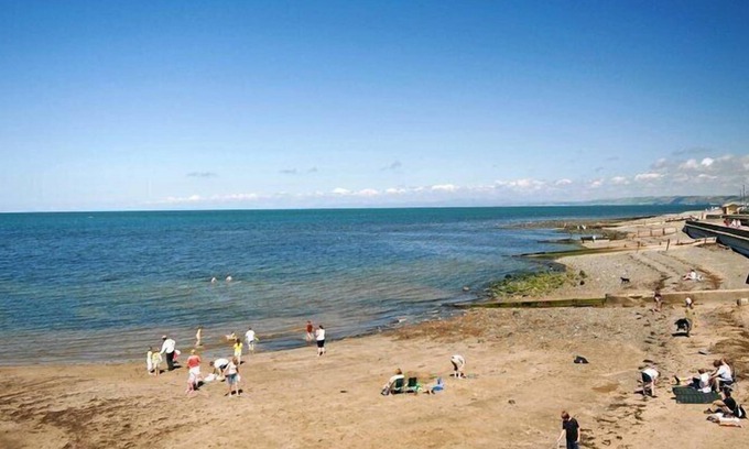 Aberaeron House | Georgian Townhouse in Town Centre, Stroll to the Beach, Perfectly Dog-Friendly