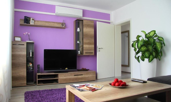 Mitte Apartment | Geräumige 4 Zimmer Wohnung an den Kaiserthermen