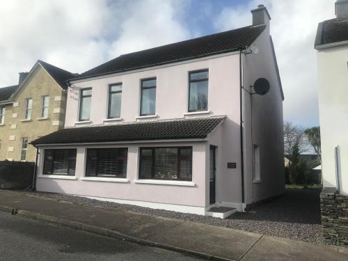 Knightstown Apartment | Geraldine House