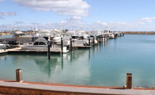 Beresford Apartment | Geraldton Holiday Unit with free Streaming