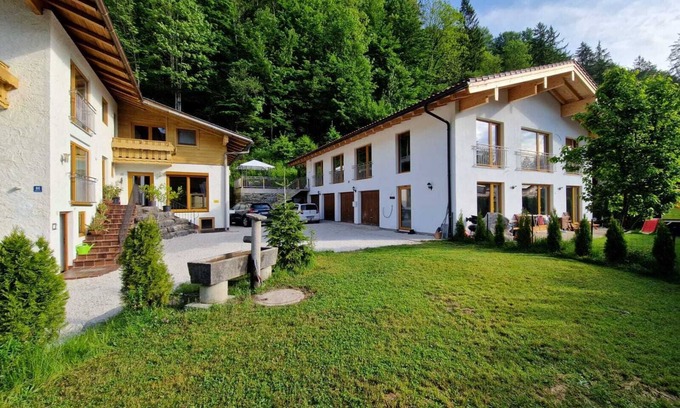 Bischofswiesen Apartment | Germütliche Ferienwohnung am Fusse des Berges