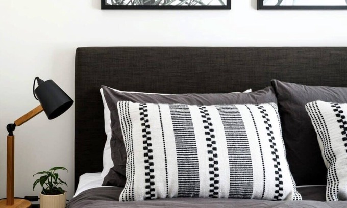 Hepburn House | Gerry's Summary: Disc