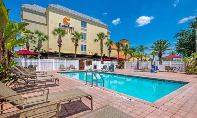 Florida Center House | Get a great start to your day close to Universal Orlando Resort