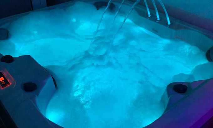 Peacehaven House | Get Away Home With Hot Tub Sleeps 4
