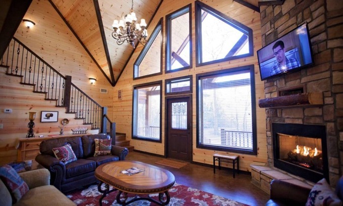 Broken Bow Cabin | Get Out of Dodge Lodge by Blue Beaver Luxury Cabins