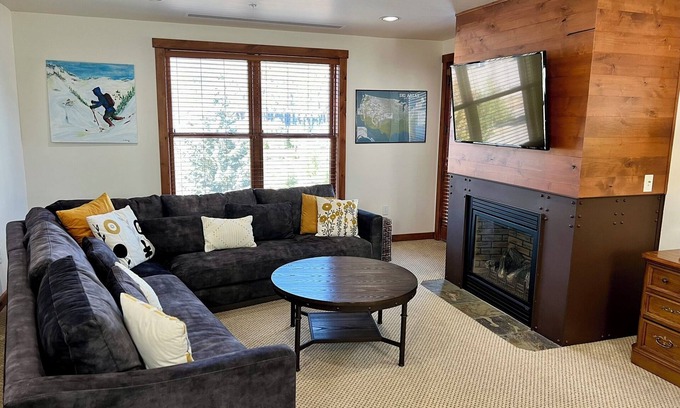 Kellogg Condo | Get Steep and Deep into fun close to bike trails and Silver Mountain Resort!