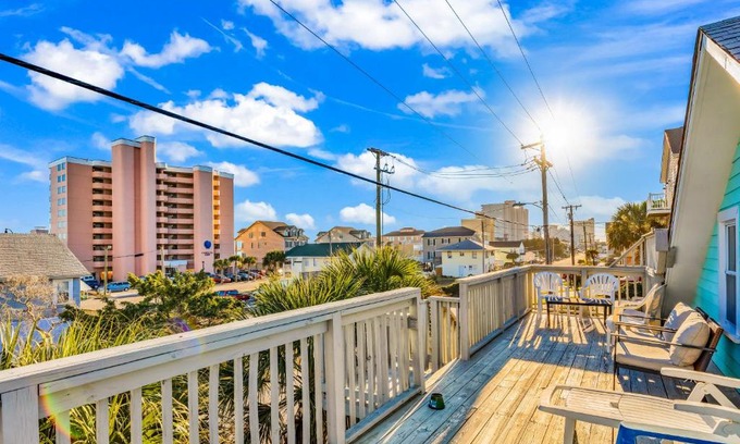 Crescent Beach House | Getaway at 15th & Perrin