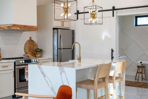 Fredericksburg Apartment | Getaway at Enchanted walk to Main Hot Tub