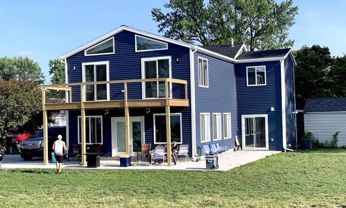 Oregon House | Getaway On The Bay! Stunning views on Lake Erie, 4 bed- 4 bath.